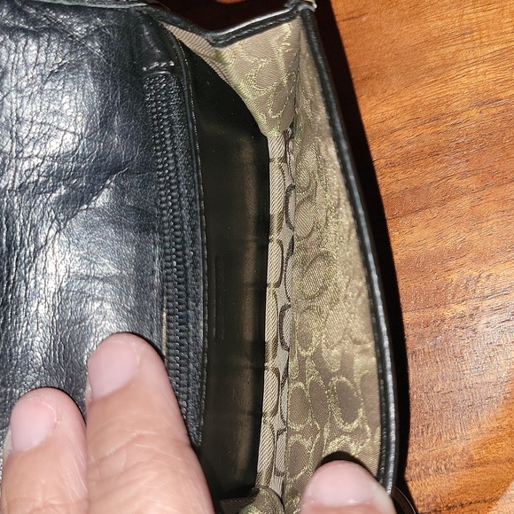 Coach - Picture 3 of 7